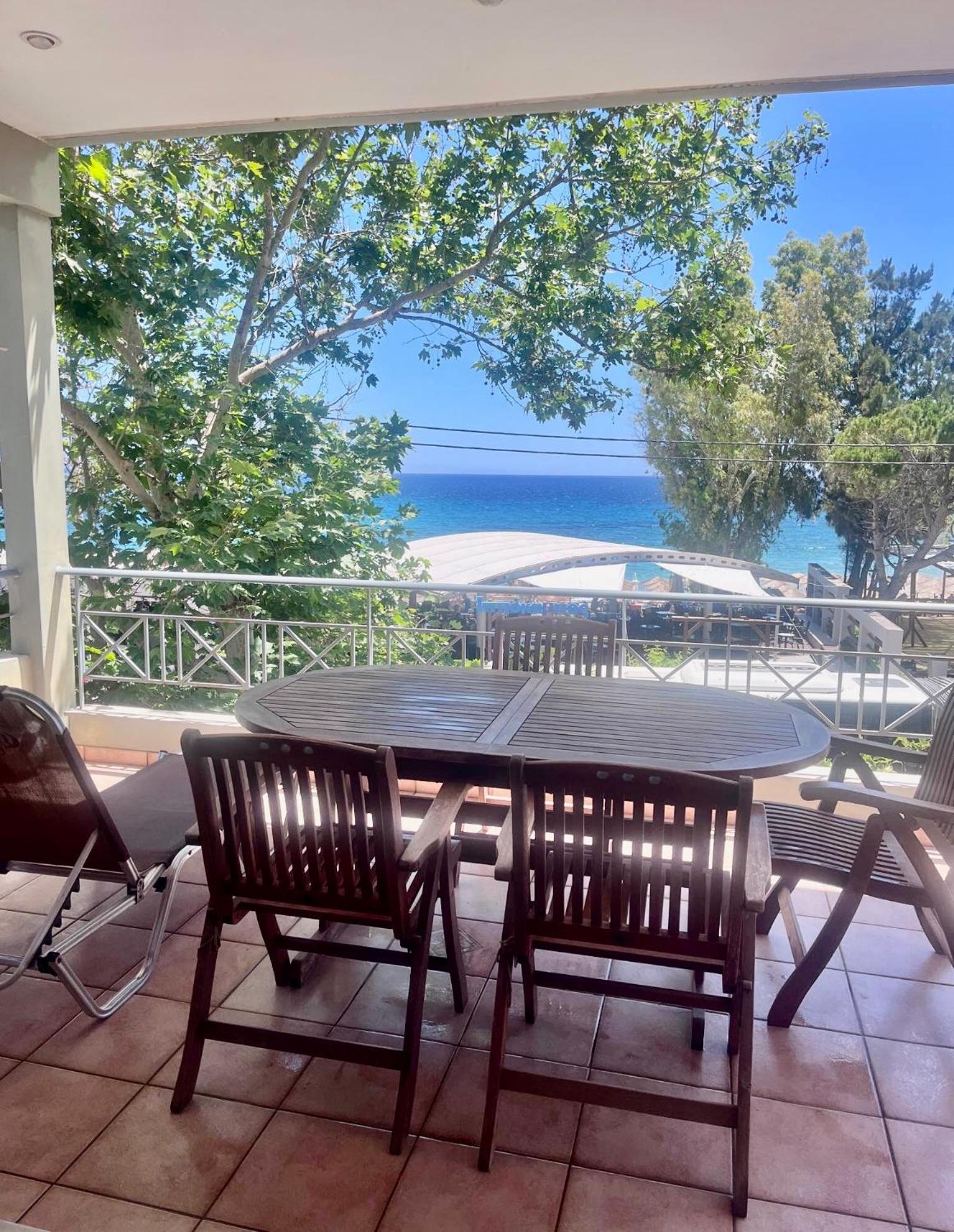 Chloe'S Sunrise Beach House Villa Athene Buitenkant foto